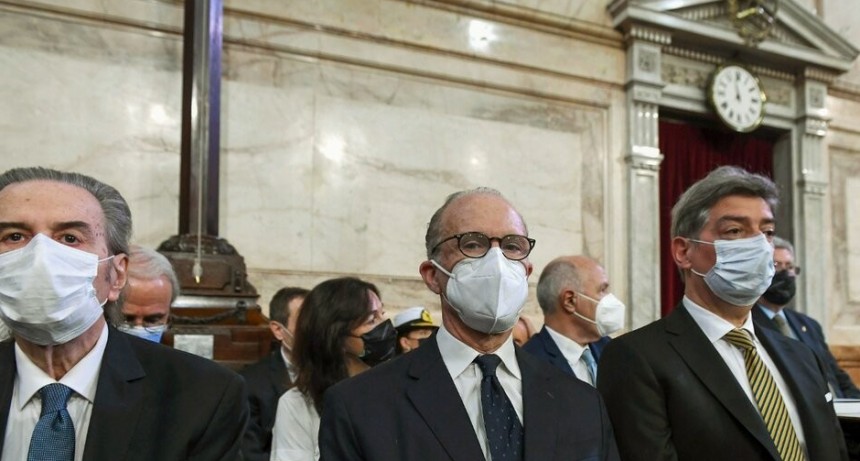 RADIOKTUBRE INFO..- El Frente de Todos se divide en el Senado para frenar el avance de la Corte y Juntos por el Cambio  -Por Simón Suarez..Ver mas..