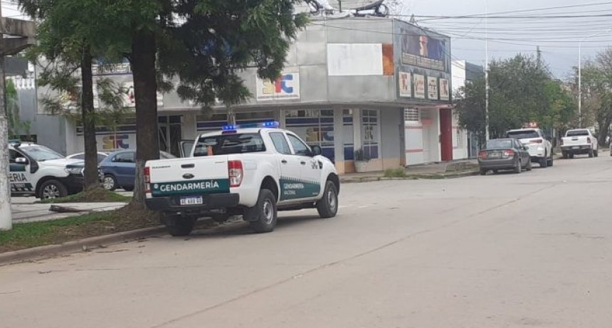 RADIOKTUBRE INFO..-  Más de 20 allanamientos en Sáenz Peña en una causa por narcotráfico: hay un detenido y 8 personas prófugas -Por Simón Suarez..Ver mas..