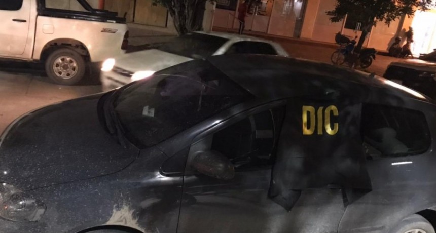 RADIOKTUBRE INFO…. Dos delincuentes que se hicieron pasar por policías, golpearon y maniataron a su víctima para robarle $ 300 mil  …Por Simón Suarez   Ver mas….
