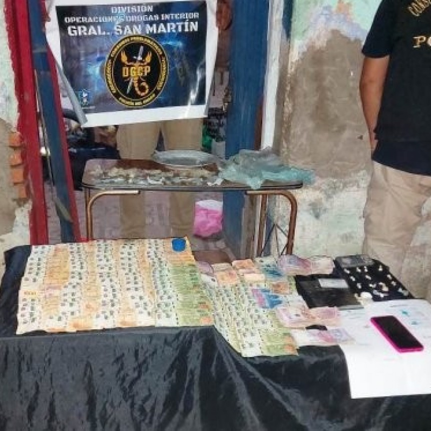 RADIOKTUBRE INFO….  Tras un allanamiento, secuestraron gran cantidad de dinero y drogas …Por Simón Suarez   Ver mas….