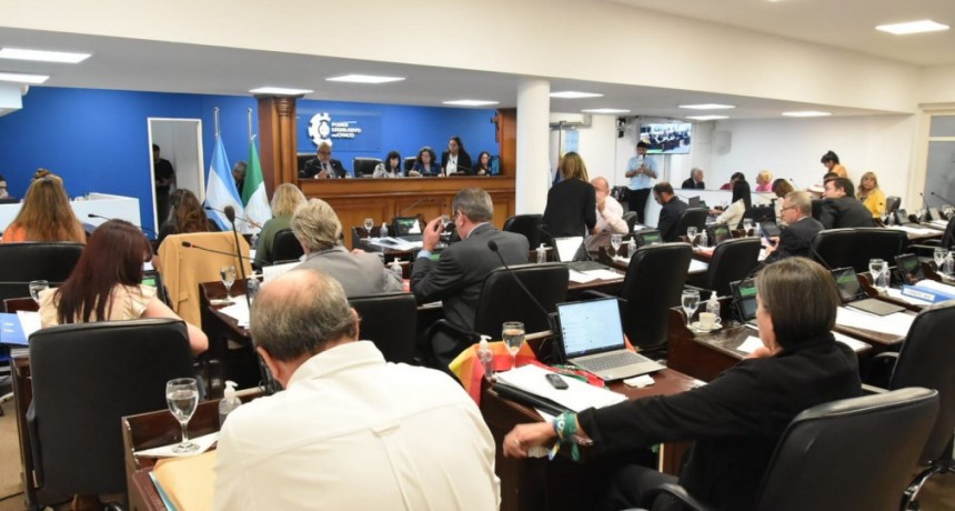 RADIOKTUBRE INFO…. Con sorpresas, diputados oficialistas apoyaron a Capitanich para buscar la reelección  …Por Simón Suarez   Ver mas….