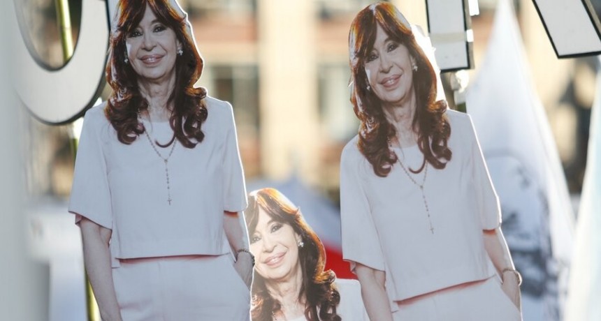 RADIOKTUBRE INFO…. Se empieza a cocinar un acto de Cristina Kirchner el 25 de mayo, a 20 años de la asunción de Néstor Kirchner  …Por Simón Suarez   Ver mas….