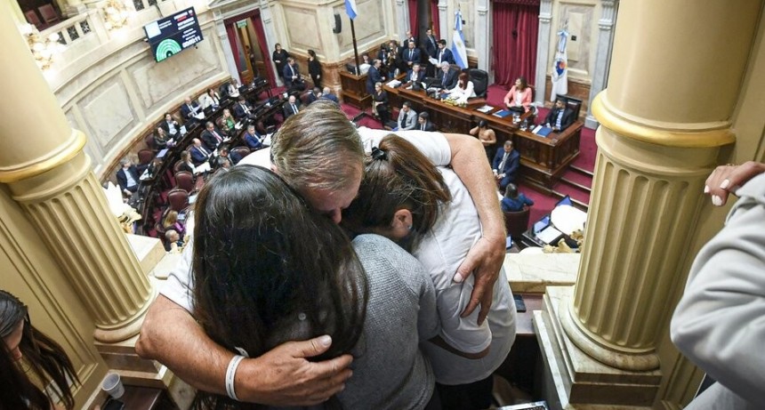 RADIOKTUBRE INFO…. Entre lágrimas y aplausos desde los palcos el Senado volvió a sesionar después de cinco meses  …Por Simón Suarez   Ver mas….