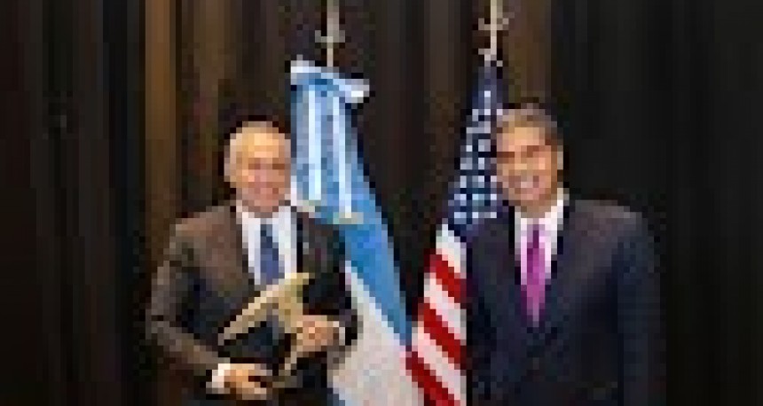 RADIOKTUBRE INFO…. Capitanich recibió al embajador de EEUU y afianzaron relaciones comerciales  …Por Simón Suarez   Ver mas….