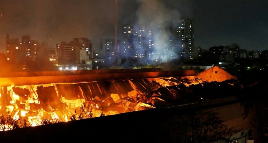 RADIOKTUBRE INFO….  Un segundo incendio en Iron Mountain despertó nuevas dudas en la causa …Por Simón Suarez   Ver mas….