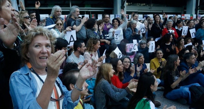 DIARIOKTUBRE INFO….  MILES DE CARTAS DE APOYO INTERNACIONAL PARA EL CONICET  ….Por Simòn Suàrez