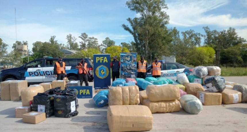 RADIOKTUBRE INFO…-MERCADERIA,CIGARRILLOS Y MERCADERIAS DE CONTRABANDO- Por Simón Suárez-Ver mas…