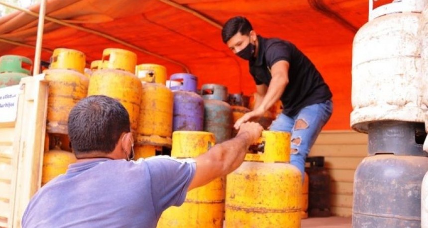RADIOKTUBRE INFO… -Programa Hogar: el gas en garrafas llega a localidades del interior en mayo- Por Simón Suárez-Ver mas…