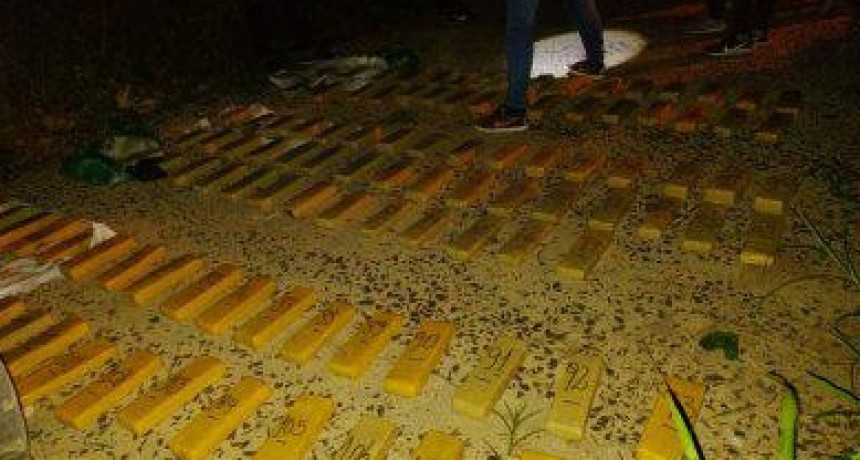 RADIOKTUBRE INFO… -QUISO EVADIR A LA POLICIA ARROJÁNDOSÉ AL RIO-Por Simón Suárez-Ver mas…