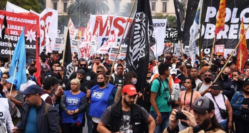 RADIOKTUBRE INFO..-  La marcha federal piquetera llega a Plaza de Mayo -Por Simón Suarez..Ver mas..