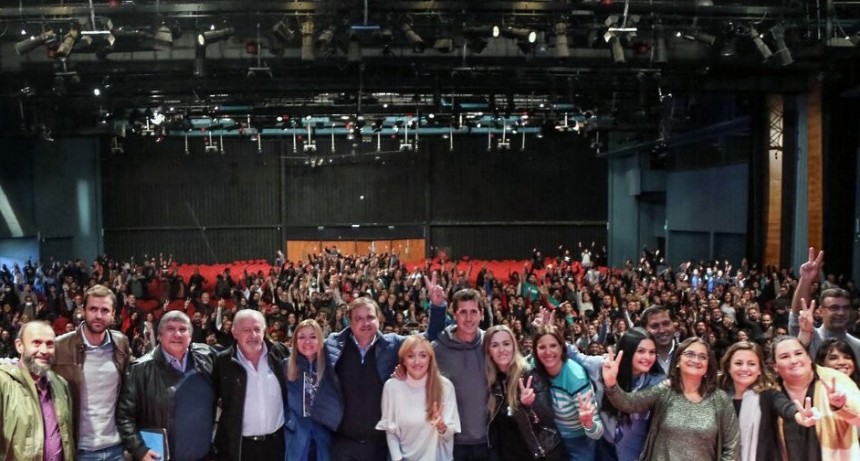 RADIOKTUBRE INFO..- La Cumbre del PJ en Mendoza convocó a la unidad y la apertura  -Por Simón Suarez..Ver mas..	