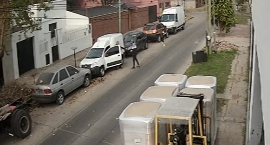 RADIOKTUBRE INFO..- Un custodio de la familia de Araceli Fulles mató a un delincuente que intentó robarle  -Por Simón Suarez..Ver mas..