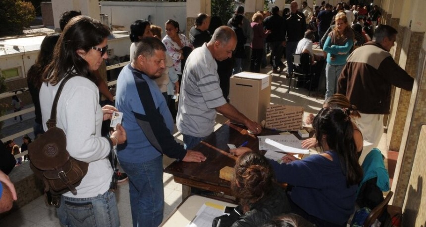  RADIOKTUBRE INFO….  Qué se define en el Super Domingo interferido por la Corte …Por Simón Suarez..Ver mas..