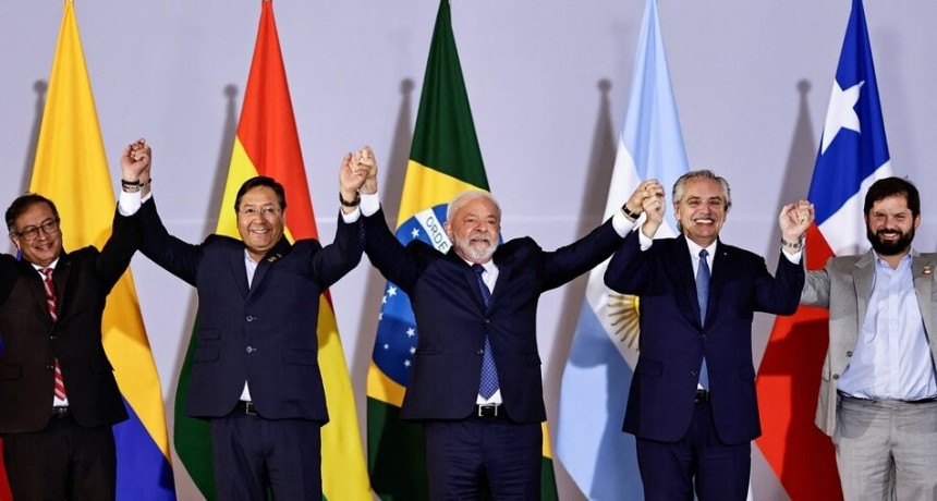  RADIOKTUBRE INFO…. GRAN CUMBRE DE LA UNASUR EN BRASIL  …Por Simón Suarez..Ver mas..