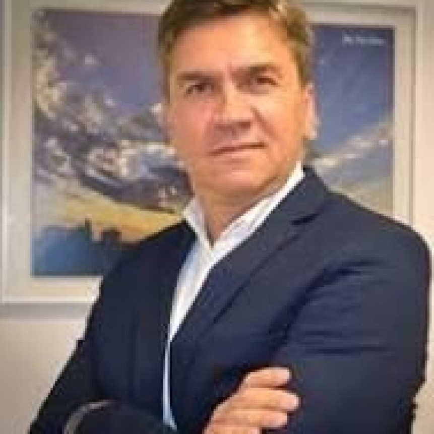 DIARIOKTUBRE INFO….EL GOBERNADOR ZDERO LLEGA ESTE VIERNES    ….Por Simòn Suàrez