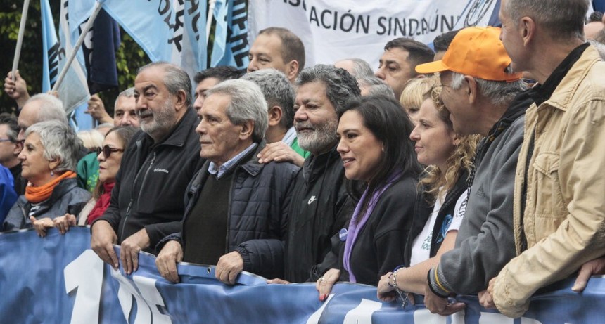 DIARIOKTUBRE INFO…. LA CGT EN LA CALLE Y CONTRA MILEI   ….Por Simòn Suàrez