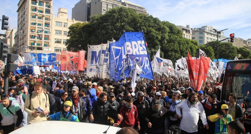 DIARIOKTUBRE INFO….  LOS MOVIMIENTOS SOCIALES SALEN A LA CALLE CONTRA EL AJUSTE  ….Por Simòn Suàrez