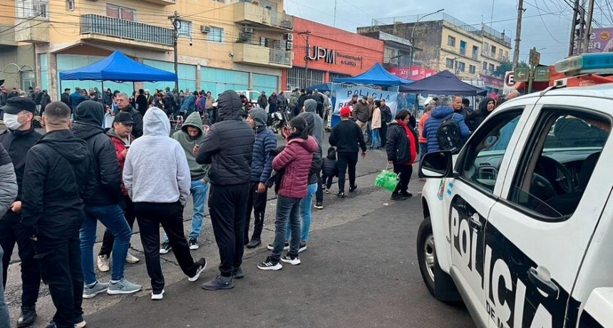 DIARIOKTUBRE INFO….  MISIONES: TENSA CALMA UNA CIUDAD TOMADA POR DOCENTES Y POLICIAS  ….Por Simòn Suàrez