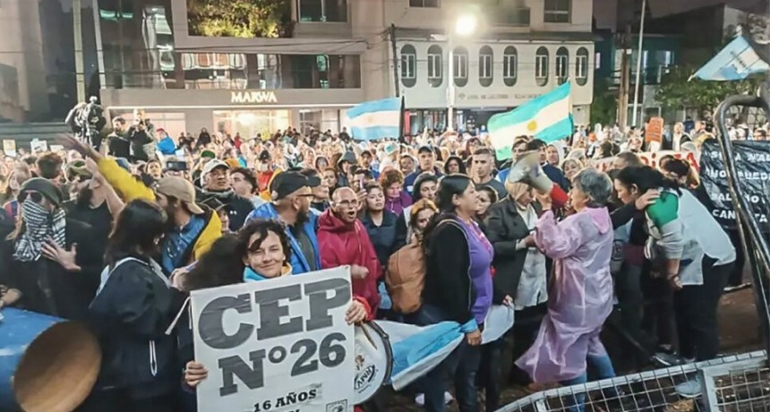 DIARIOKTUBRE INFO…. LA POBREZA NO SE CURA CON GARROTE   ….Por Simòn Suàrez