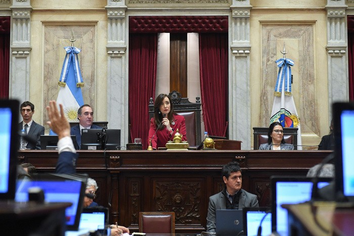 RADIOKTUBRE INFO……..   UN PROYECTO A LA MEDIDA DE LA PROSCRIPCIÓN …… Por Simòn Suarez