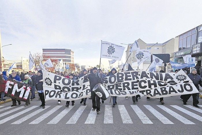 RADIOKTUBRE INFO…….. TIERRA DEL FUEGO QUEMA   …… Por Simòn Suarez
