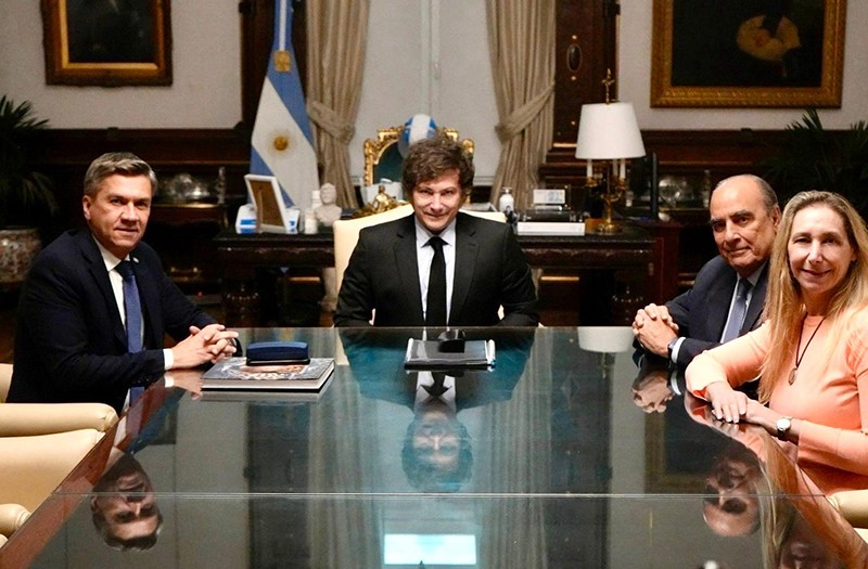RADIOKTUBRE INFO……..MILEI SELLÓ LA ALIANZA CON ZDERO LUEGO DEL TRIUNFO COMPARTIDO EN CHACO    …… Por Simòn Suarez
