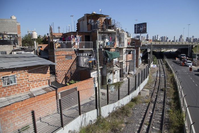 RADIOKTUBRE INFO…….. EN LAS VILLAS PORTEÑAS SE IMPUSO EL PERONISMO   …… Por Simòn Suarez