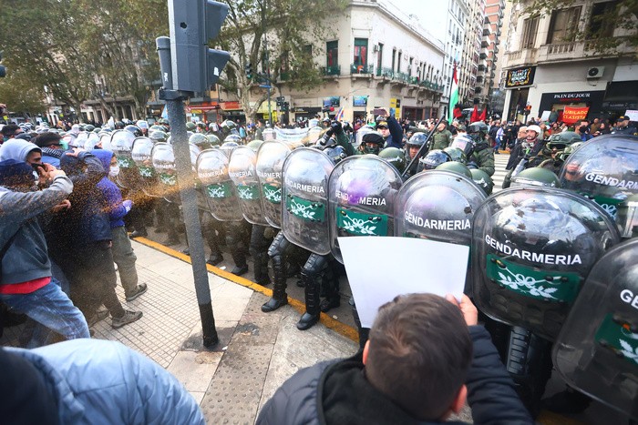 RADIOKTUBRE INFO…….. LA REPRESION DE BULRRICH DEJÓ 80 HERIDOS   …… Por Simòn Suarez