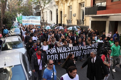 RADIOKTUBRE INFO…….. LA UBA SALIÓ A LA CALLE EN CONTRA DEL AJUSTE DE MILEI   …… Por Simòn Suarez