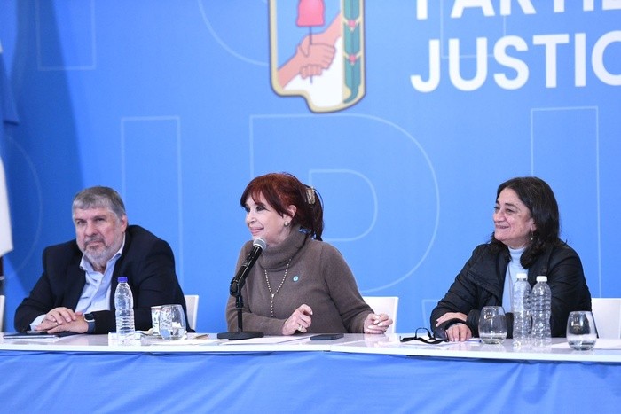 RADIOKTUBRE INFO……..  Cristina Kirchner encabezó una cumbre del PJ con el objetivo de 
