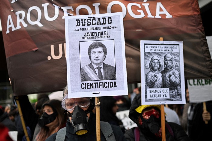 RADIOKTUBRE INFO……..  Los Cientinautas: Cómo poner un freno al cientificidio argentino  …… Por Simòn Suarez