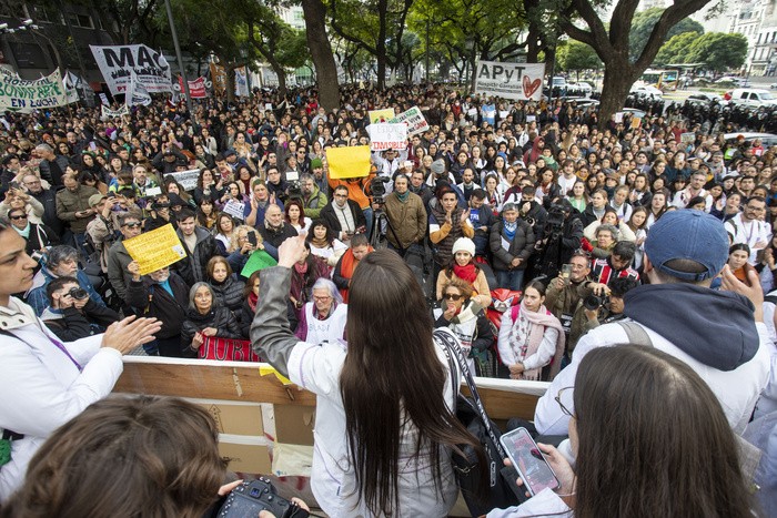 RADIOKTUBRE INFO……..  Los trabajadores del Garrahan siguen en pie de lucha contra el vaciamiento del hospital  …… Por Simòn Suarez