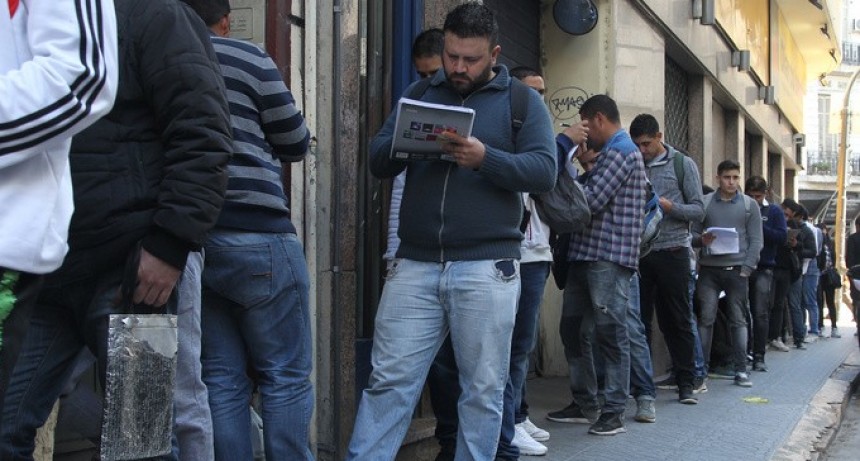 RADIOKTUBRE INFO……..  Ingresos y empleo, delicado panorama laboral  …… Por Simòn Suarez
