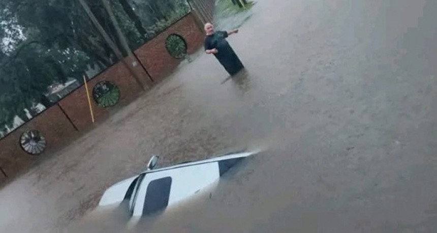 RADIOKTUBRE INFO……..  El temporal dejó a la ciudad de Zárate aislada: 
