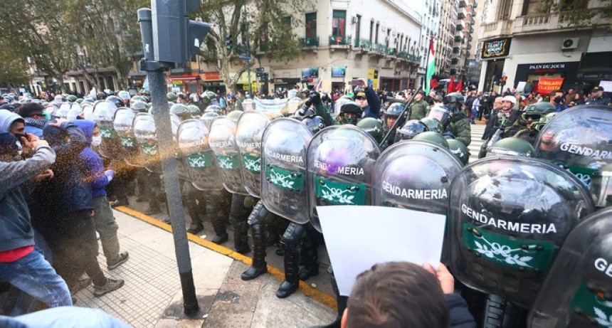 RADIOKTUBRE INFO…….. LA REPRESION DE BULRRICH DEJÓ 80 HERIDOS   …… Por Simòn Suarez