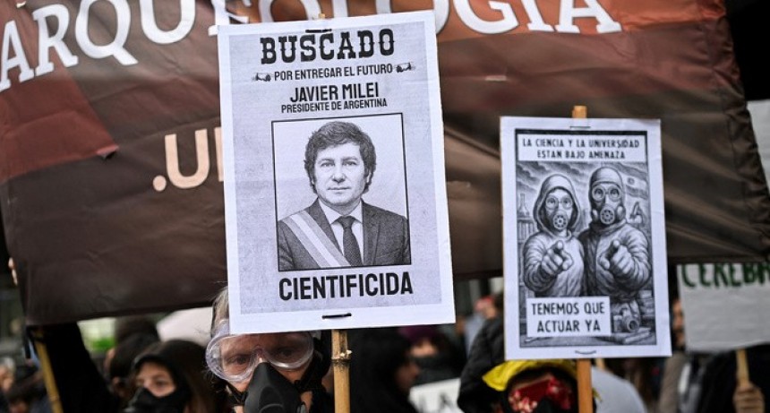 RADIOKTUBRE INFO……..  Los Cientinautas: Cómo poner un freno al cientificidio argentino  …… Por Simòn Suarez