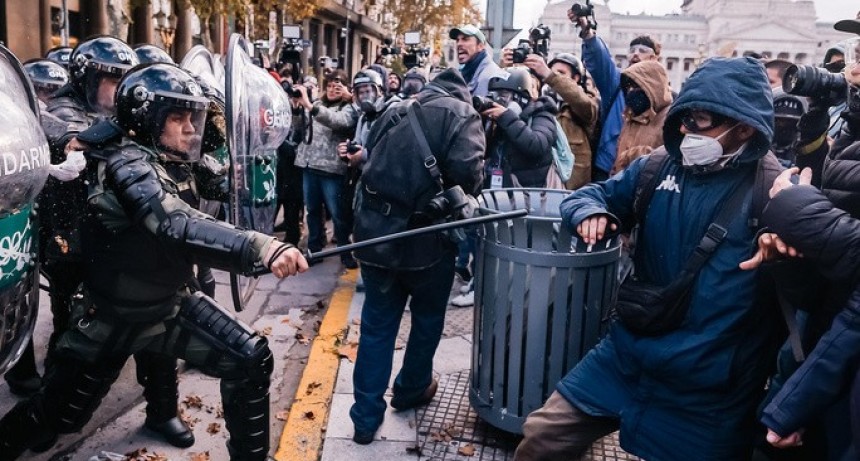 RADIOKTUBRE INFO……..  Reprimir a jubilados, la obsesión de Bullrich  …… Por Simòn Suarez