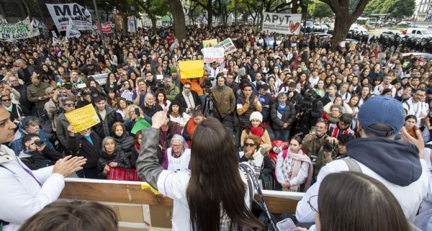 RADIOKTUBRE INFO……..  Los trabajadores del Garrahan siguen en pie de lucha contra el vaciamiento del hospital  …… Por Simòn Suarez