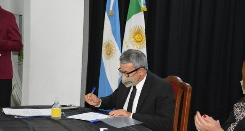 RADIOKTUBRE INFO…-EL MUNICIPIO PRESENTE EN CAMBIOS DE AUTORIDADES DEL IES-Por Simón Suarez..Ver mas…