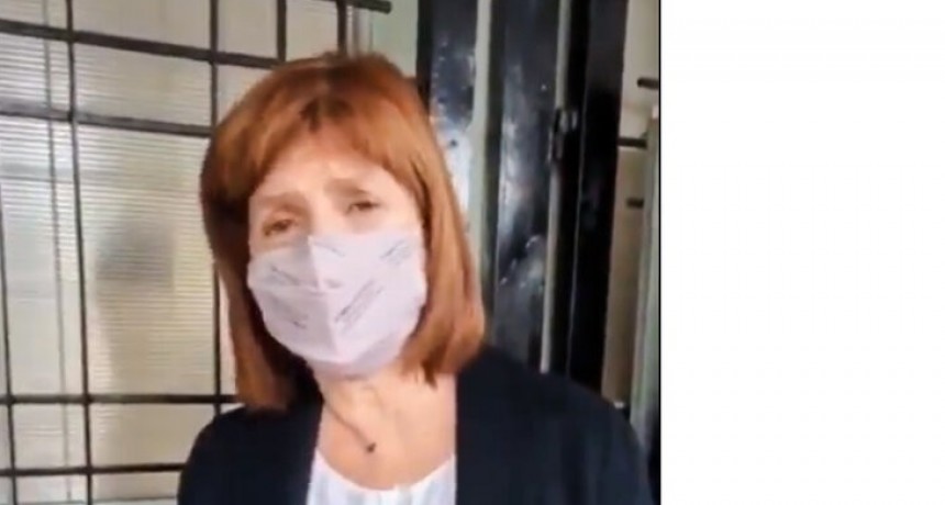 RADIOKTUBRE INFO…-Bullrich fue a una escuela a hacer campaña contra las clases virtuales y la repudiaron-Por Simón Suarez..Ver mas…