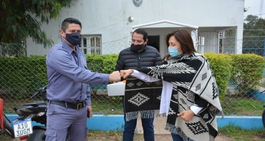 RADIOKTUBRE INFO…-DÍA DE LA POLICIA DEL CHACO RECONOCIMIENTO MUNICIPAL-  Por Simón Suárez ..Ver  mas..