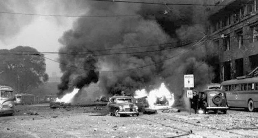 RADIOKTUBRE INFO…16 DE JUNIO DE 1955 BOMBARDEO EN PLAZA DE MAYO-..Por Simón Suárez ..Ver  mas..