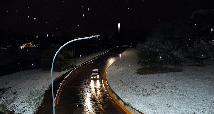 RADIOKTUBRE INFO…Córdoba amaneció cubierta de nieve en la capital y ciudades del interior-..Por Simón Suárez ..Ver  mas..
