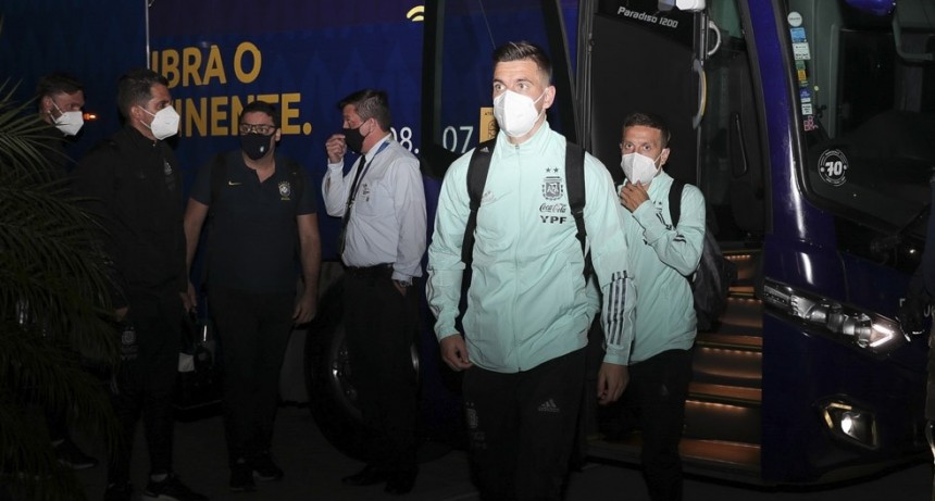 RADIOKTUBRE INFO…- Argentina ya se encuentra en Brasil, a la espera del duelo ante Uruguay- Por Simón Suárez ..Ver  mas..