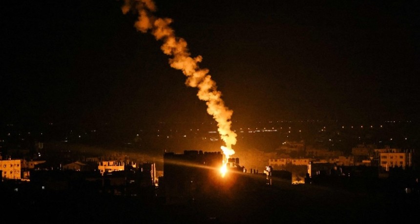 RADIOKTUBRE INFO…-Nuevos ataques de Israel sobre posiciones de Hamas-. Por Simón Suárez ..Ver  mas..