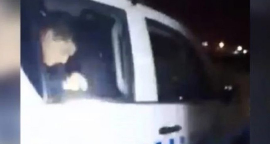 RADIOKTUBRE INFO..-  El gobierno del Chaco echó a los dos policías acusados por abusar de una adolescente en un patrullero -Por Simón Suarez..Ver mas..	