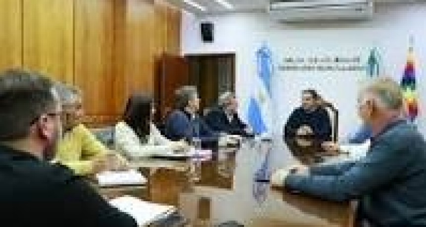 RADIOKTUBRE INFO..-  El gobernador convocó a diputados e intendentes de la UCR -Por Simón Suarez..Ver mas..