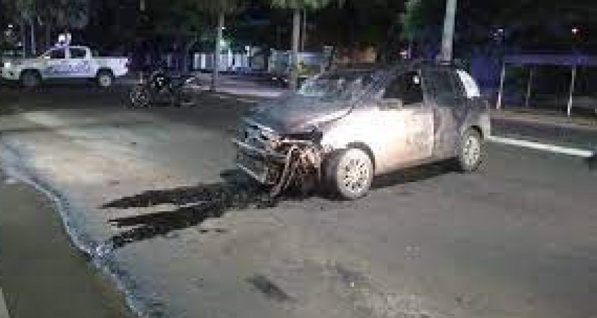 RADIOKTUBRE INFO..- Fuerte choque dejó un herido esta madrugada en avenida 9 de Julio  -Por Simón Suarez..Ver mas..