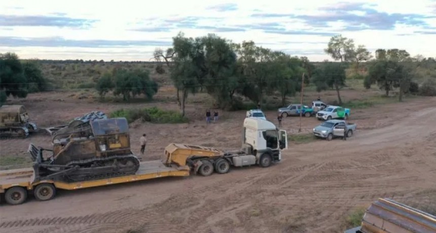  RADIOKTUBRE INFO….  Bosques secuestró cuatro topadoras al norte de Avia Terai …Por Simón Suarez..Ver mas..