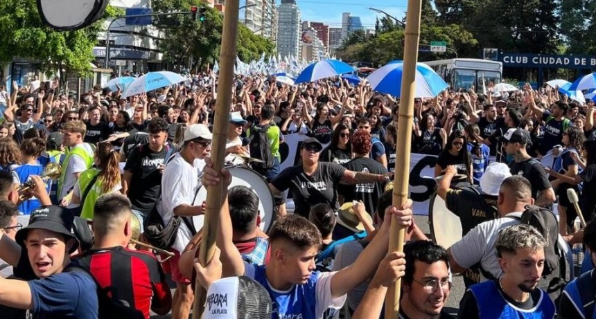  RADIOKTUBRE INFO…. La Cámpora moviliza este sábado a sus militantes en todo el país  …Por Simón Suarez..Ver mas..